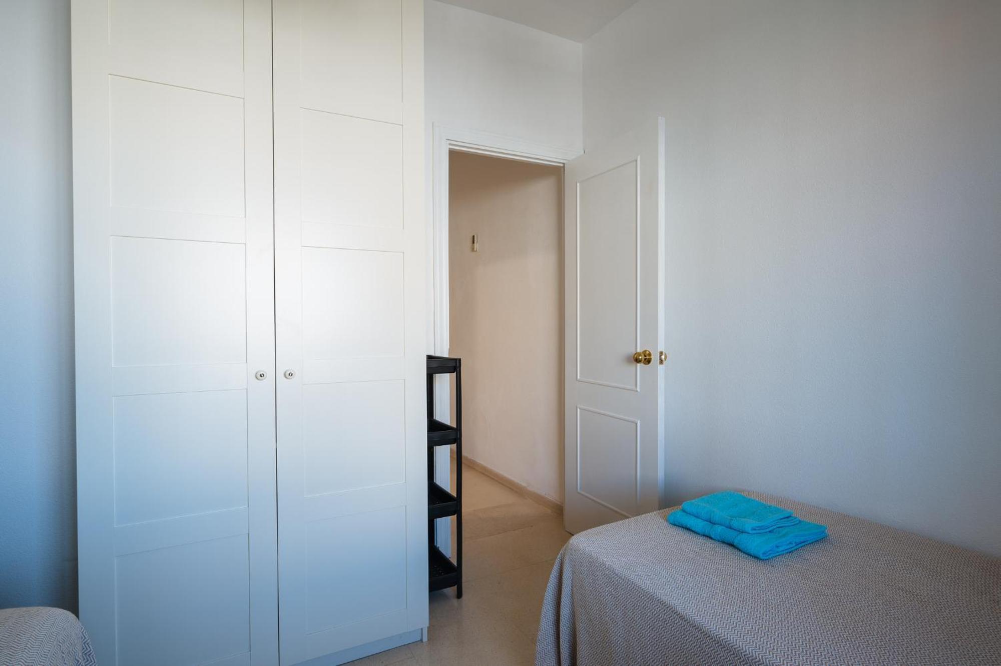 Piso Familiar Virgen Del Rocio Apartment Sevilla Bagian luar foto