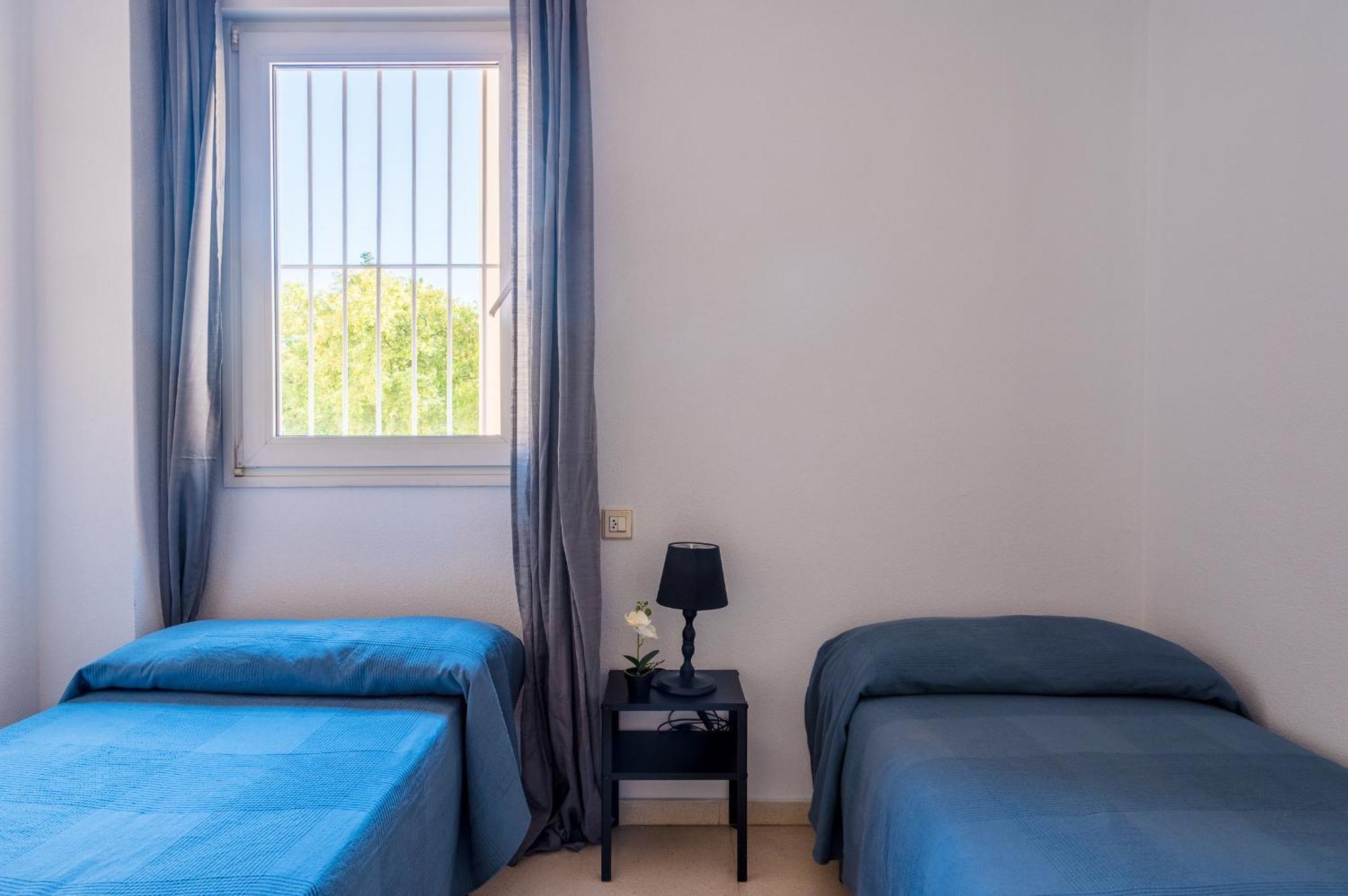 Piso Familiar Virgen Del Rocio Apartment Sevilla Bagian luar foto