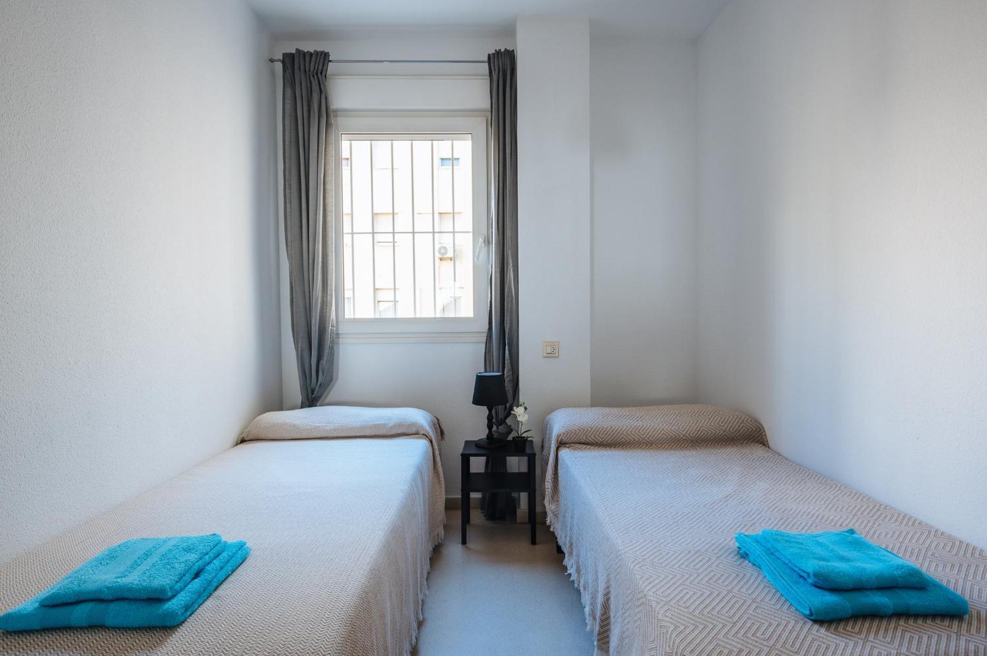 Piso Familiar Virgen Del Rocio Apartment Sevilla Bagian luar foto