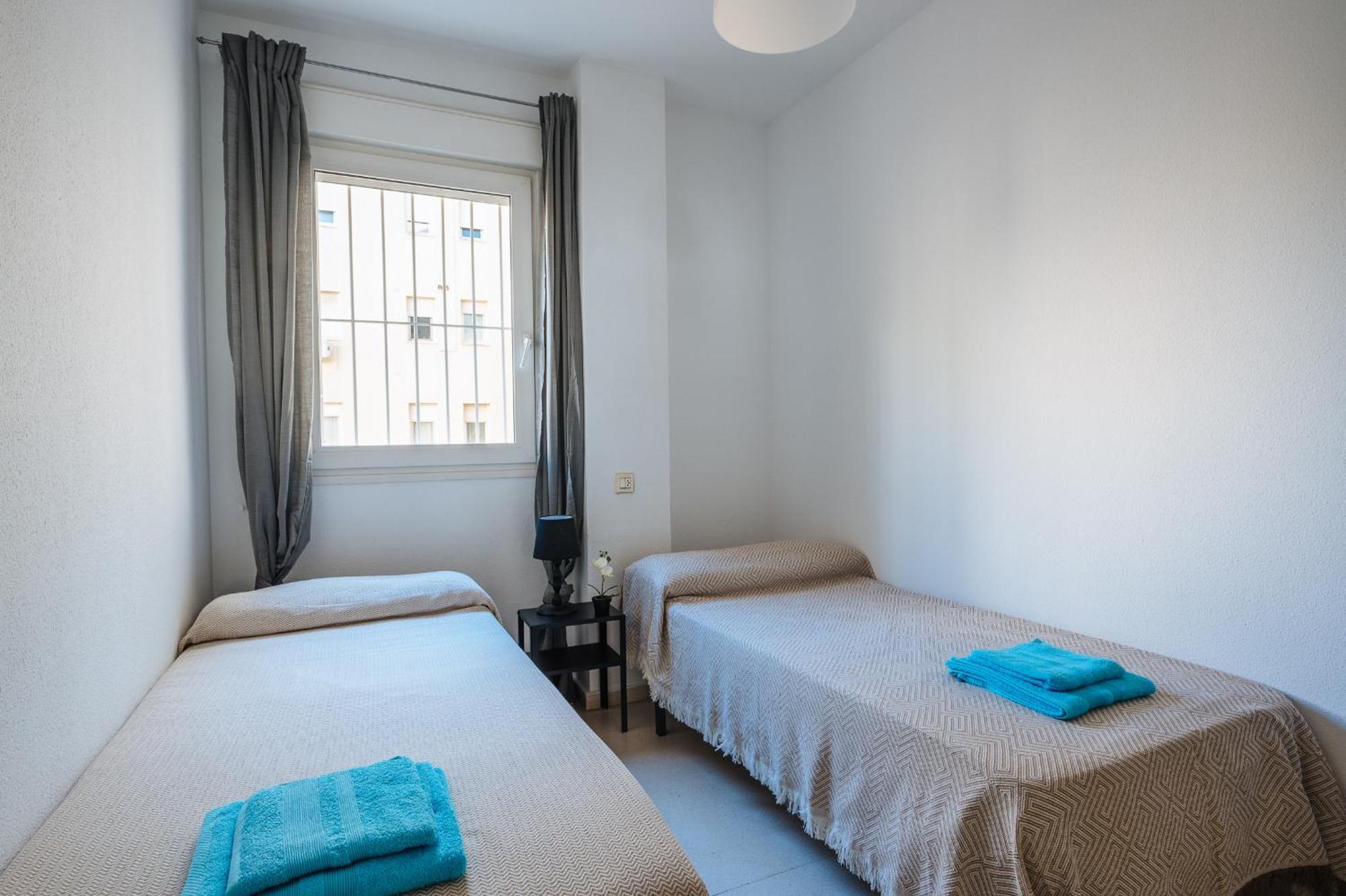 Piso Familiar Virgen Del Rocio Apartment Sevilla Bagian luar foto