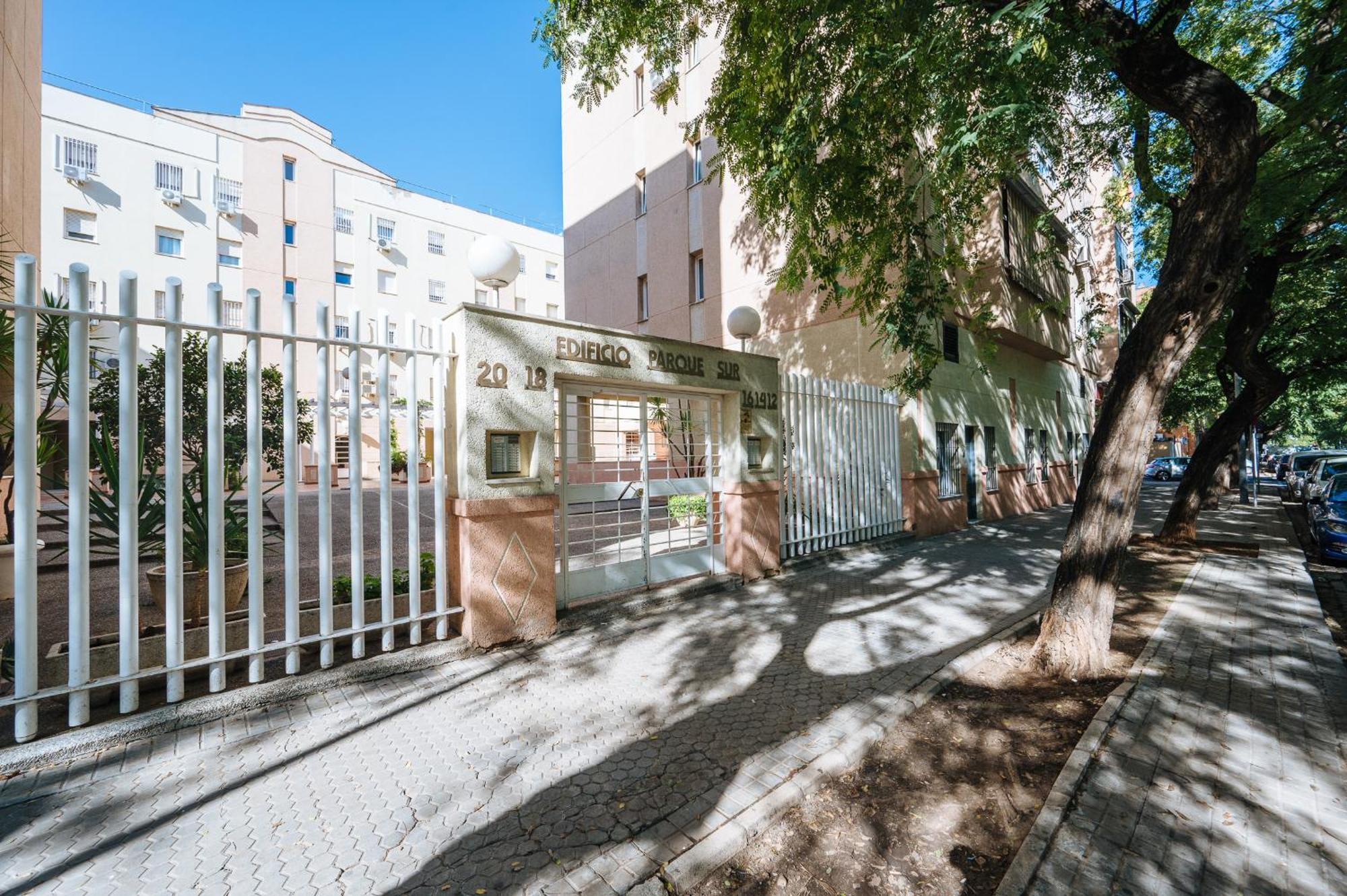 Piso Familiar Virgen Del Rocio Apartment Sevilla Bagian luar foto