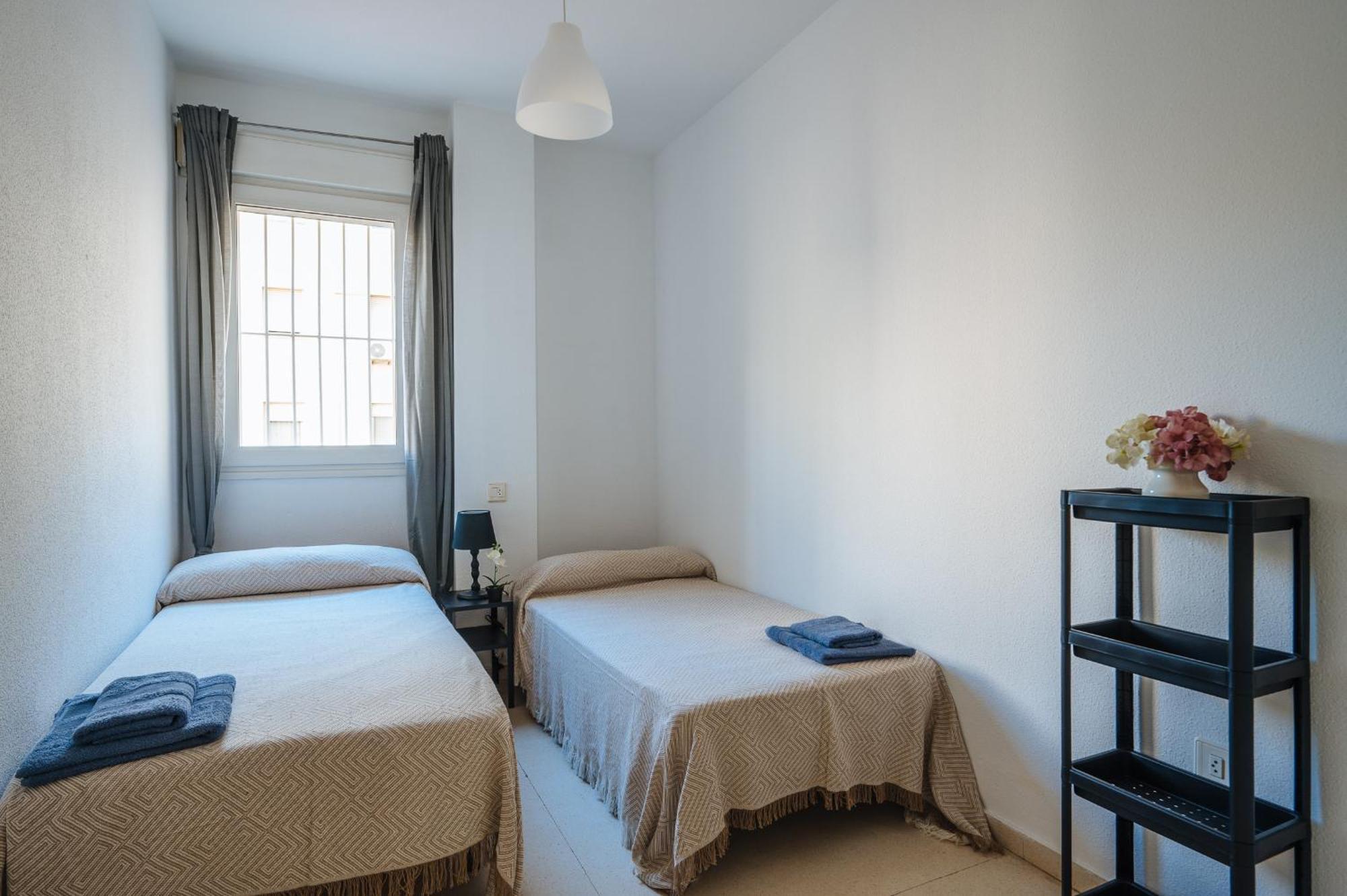 Piso Familiar Virgen Del Rocio Apartment Sevilla Bagian luar foto