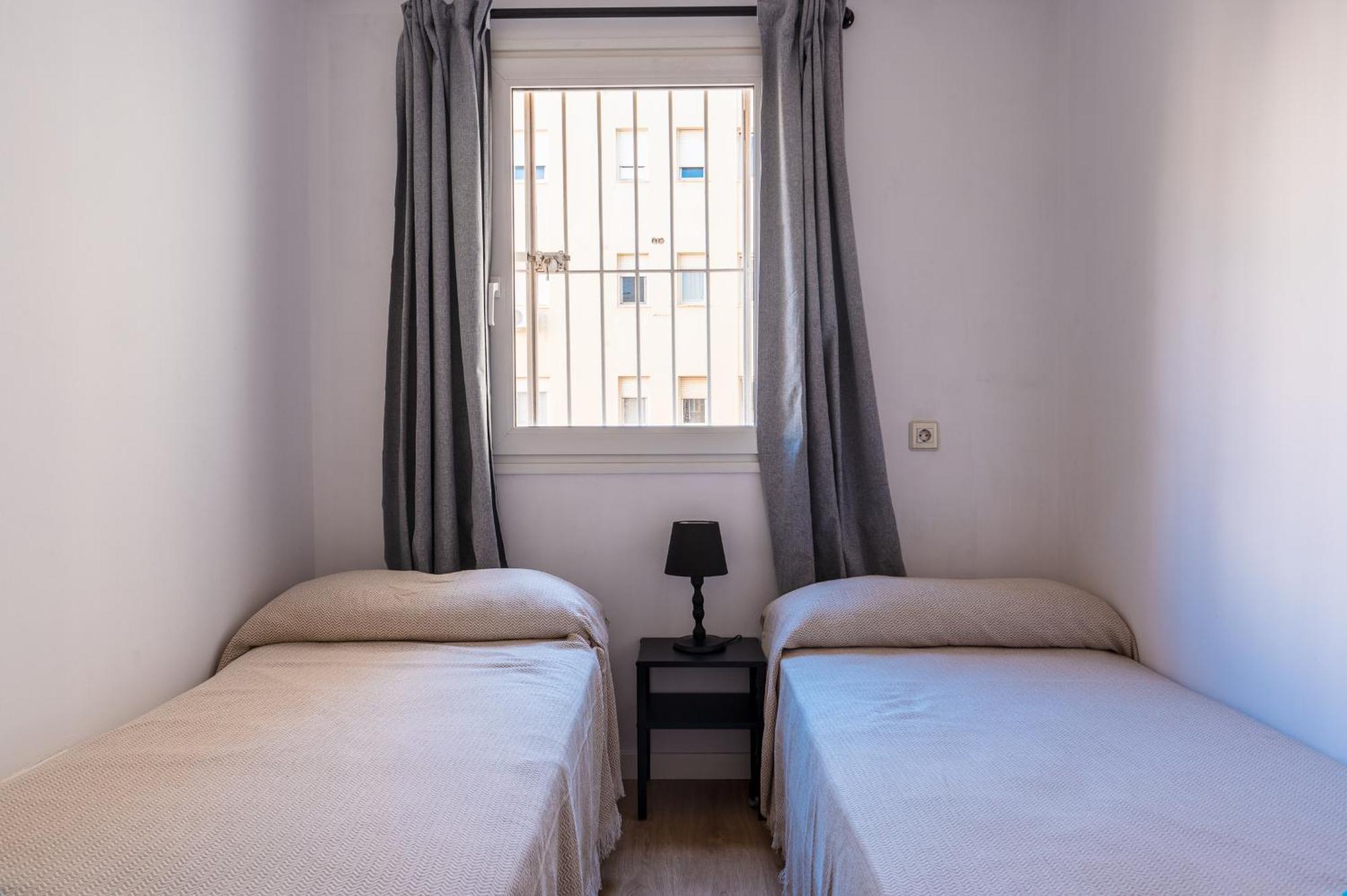 Piso Familiar Virgen Del Rocio Apartment Sevilla Bagian luar foto