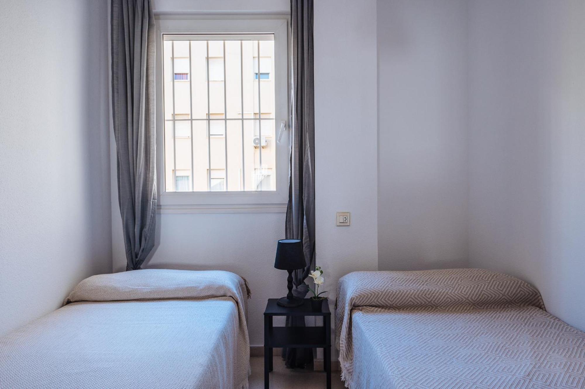 Piso Familiar Virgen Del Rocio Apartment Sevilla Bagian luar foto