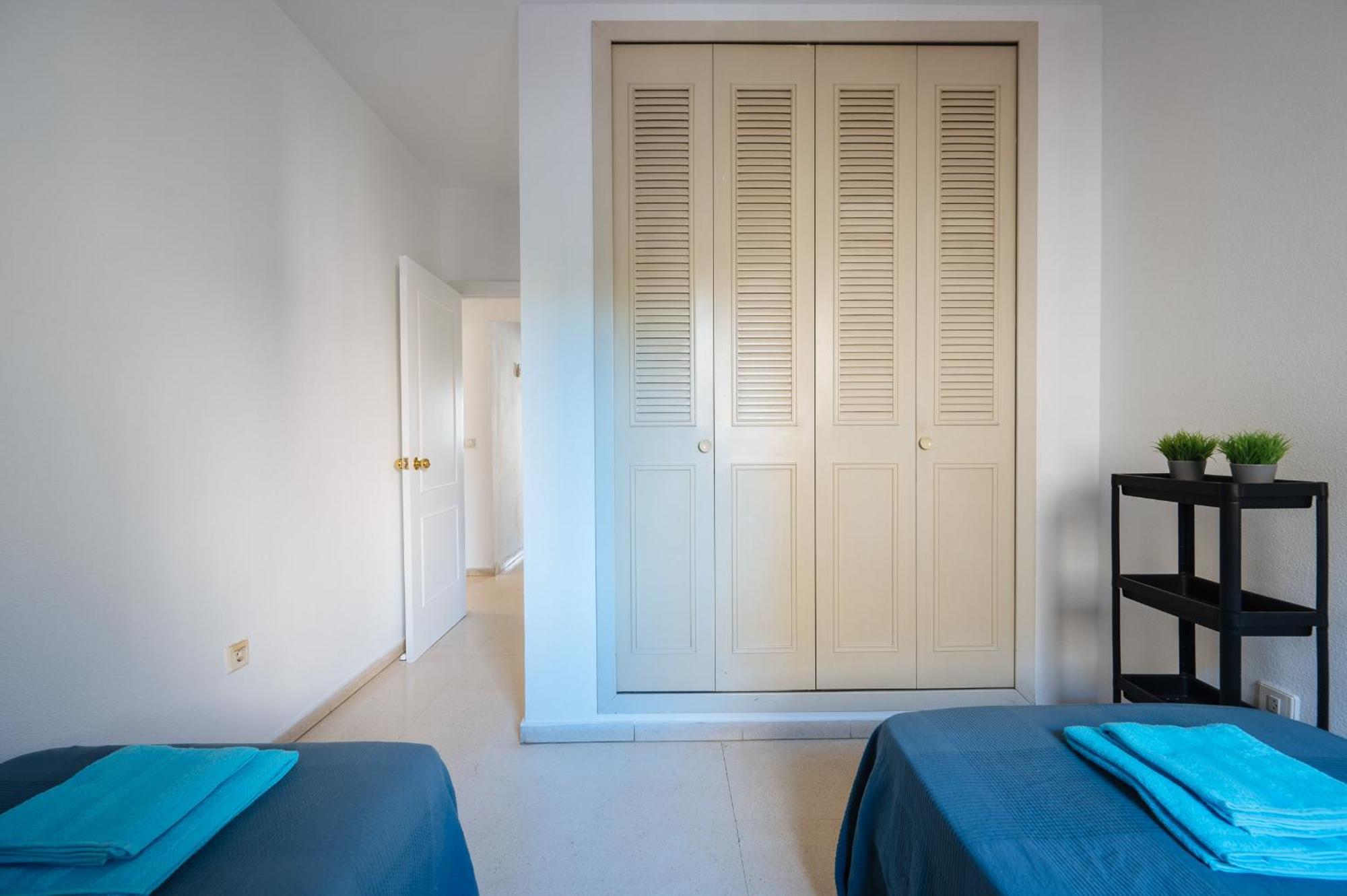Piso Familiar Virgen Del Rocio Apartment Sevilla Bagian luar foto