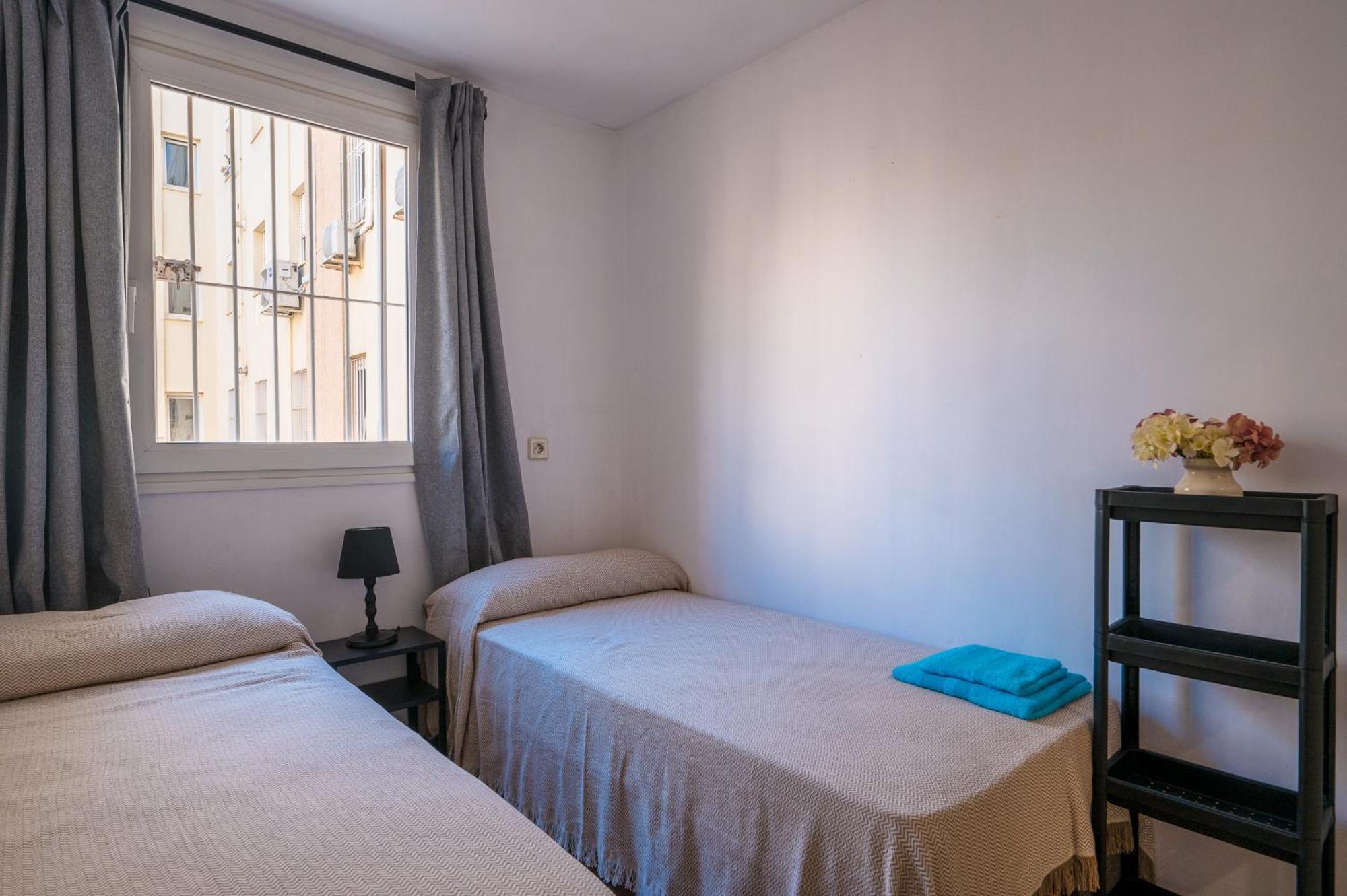 Piso Familiar Virgen Del Rocio Apartment Sevilla Bagian luar foto