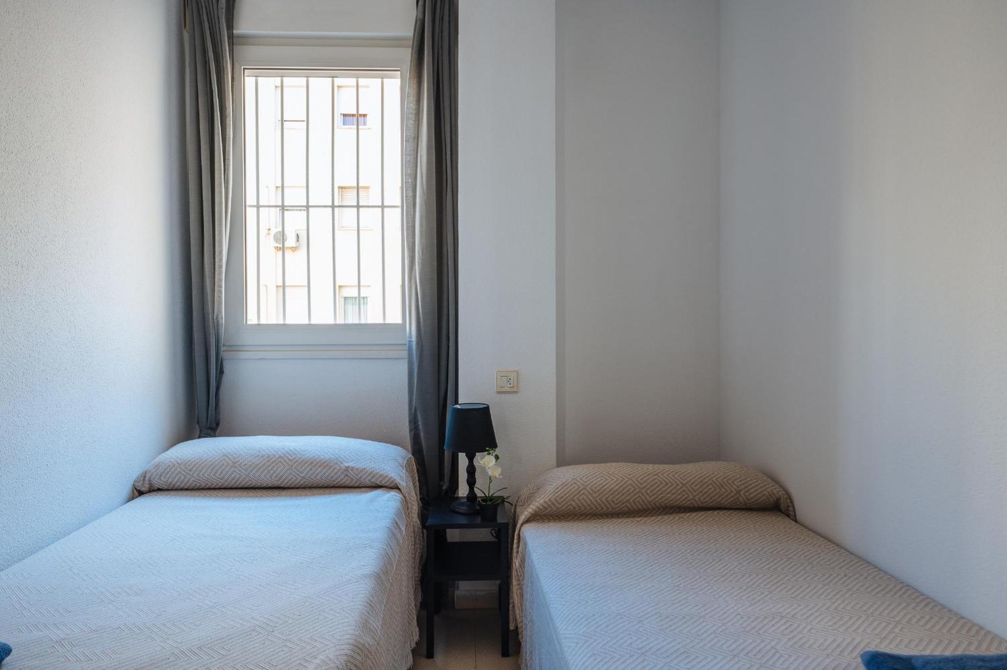 Piso Familiar Virgen Del Rocio Apartment Sevilla Bagian luar foto