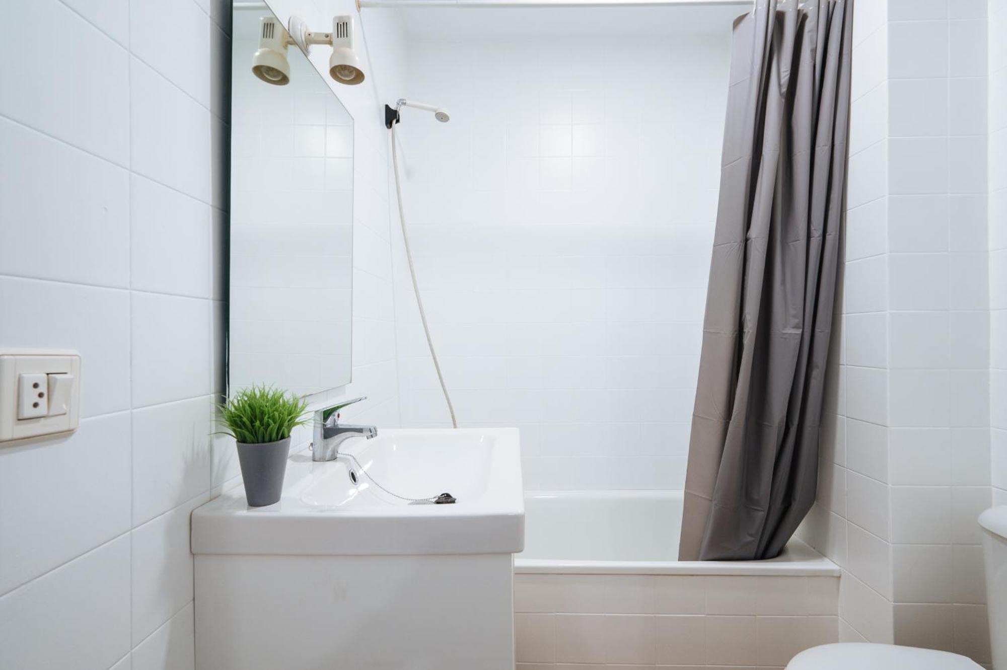 Piso Familiar Virgen Del Rocio Apartment Sevilla Bagian luar foto
