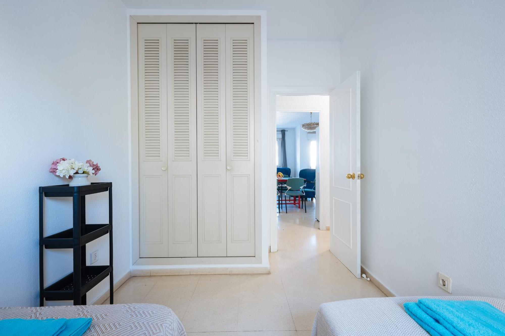 Piso Familiar Virgen Del Rocio Apartment Sevilla Bagian luar foto